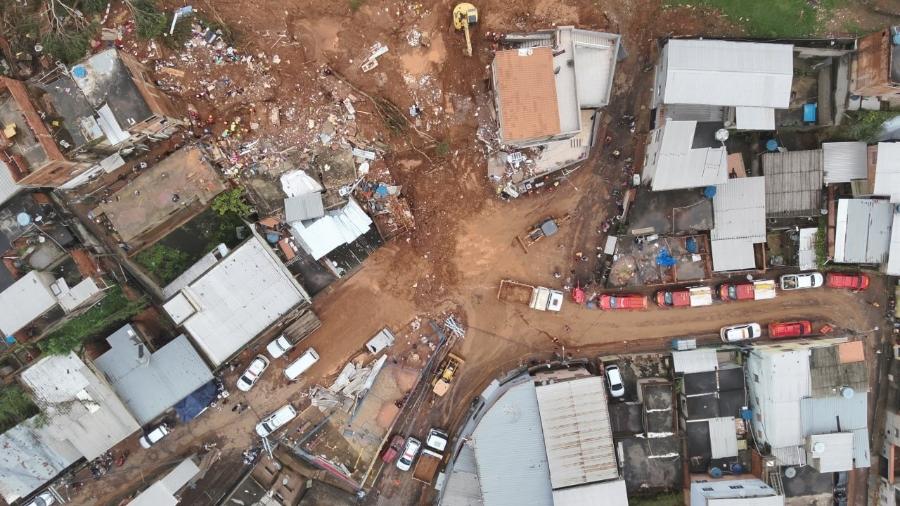 Foto de um ângulo vista de cima da cidade de Juiz de Fora em Minas Gerais após chuvas intensas